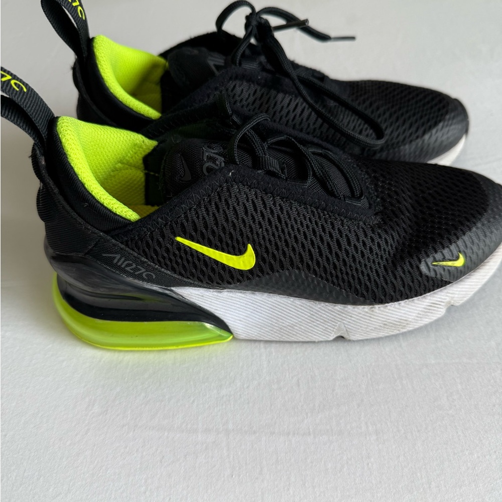 Nike Kids Air270 Sneakers EUC 1